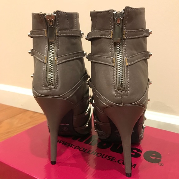 NWT Dollhouse grey and silver bootie - Size 9 - Picture 3 of 8